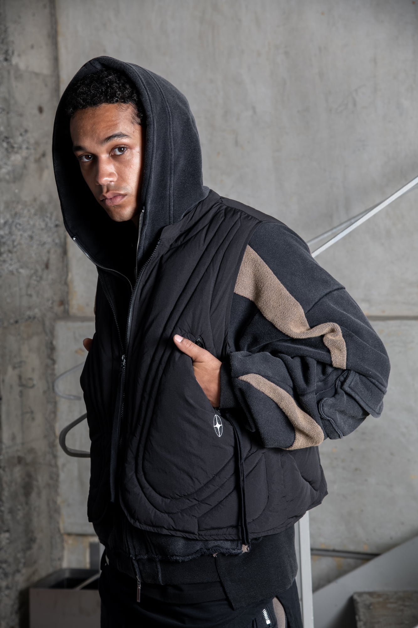 T.C.R GRID PUFFER VEST - BLACK