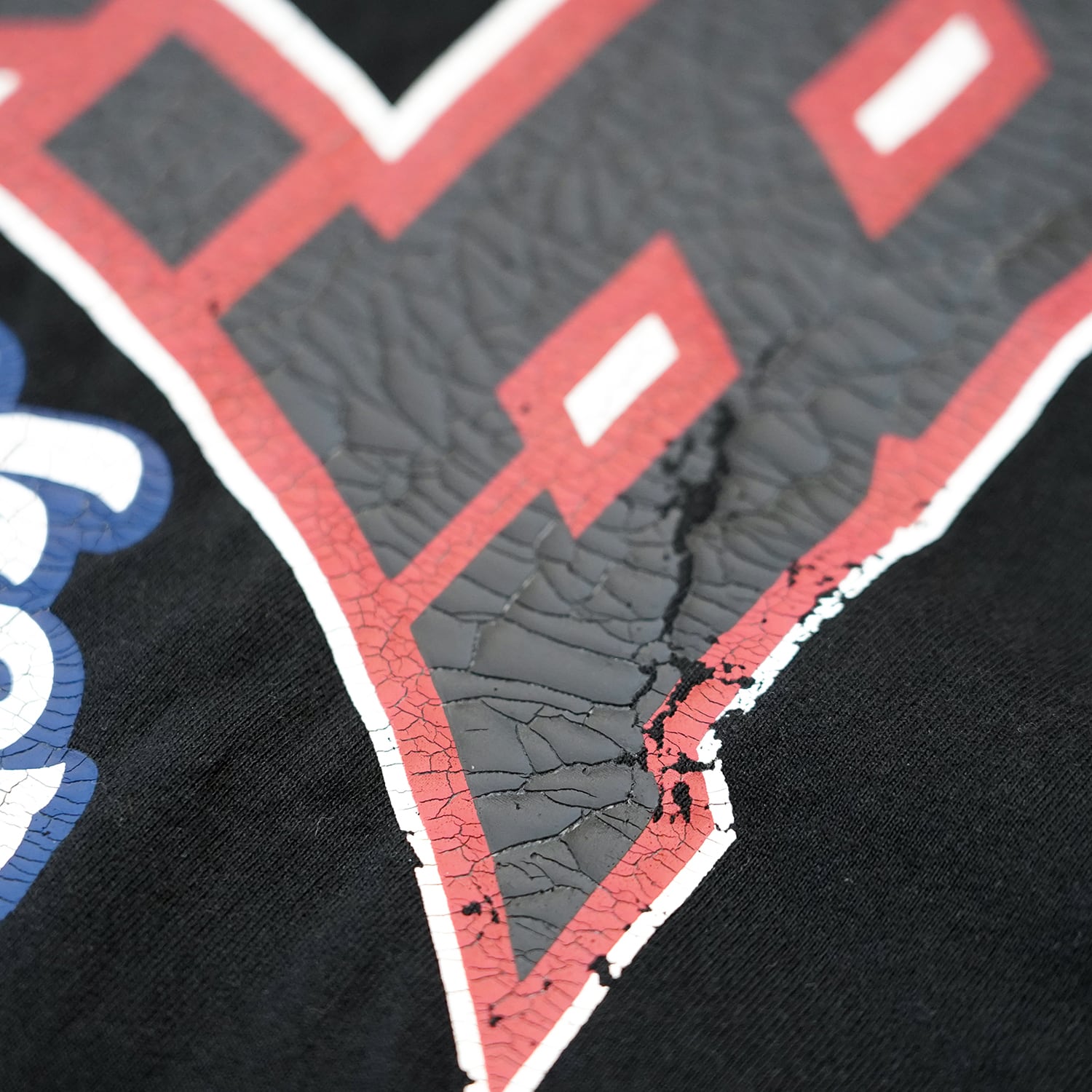T.C.R COLLEGE LOGO CROPPED WASH S/S TEE - RED / BLACK