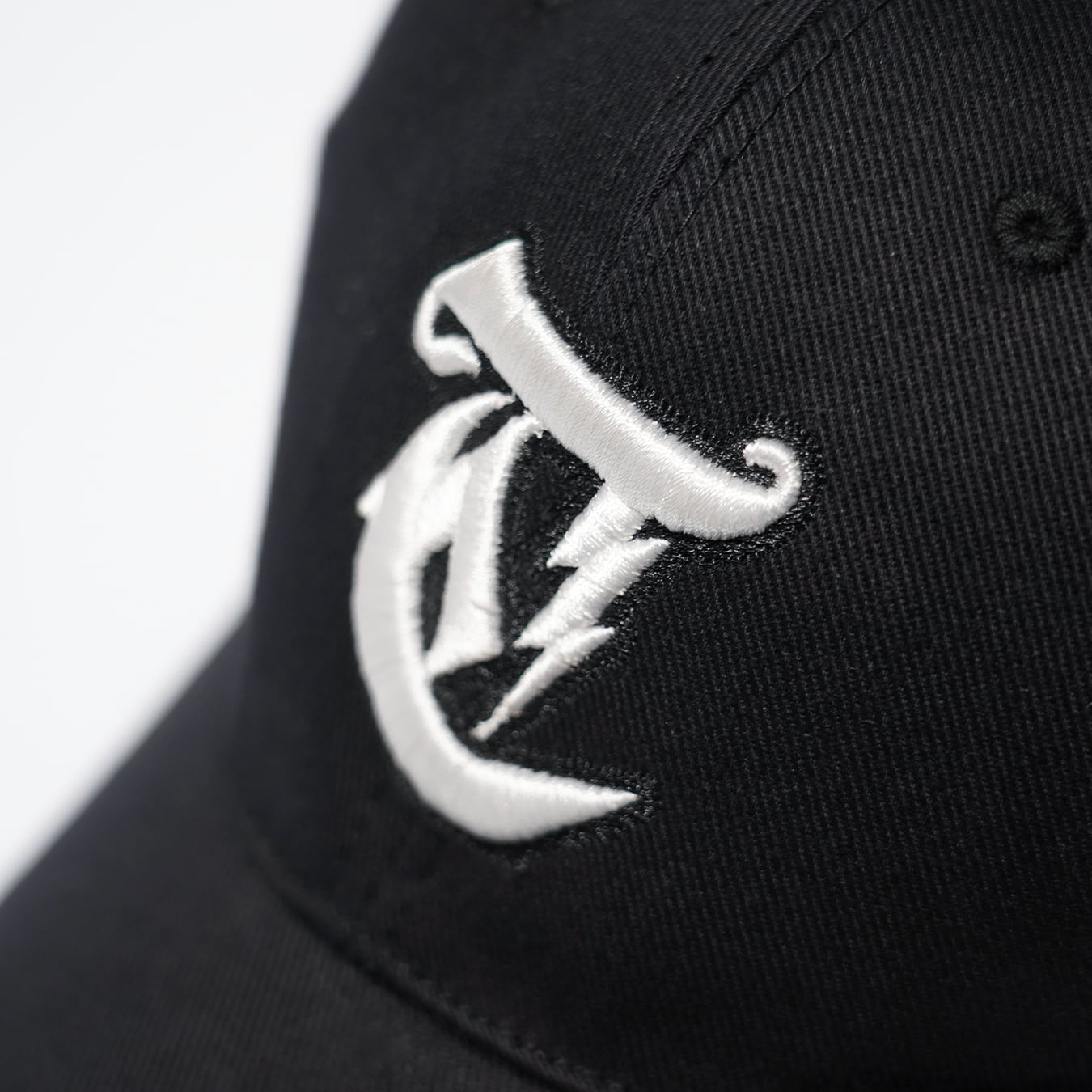 T.C.R LIGHTNING LOGO 6PANEL CAP - BLACK