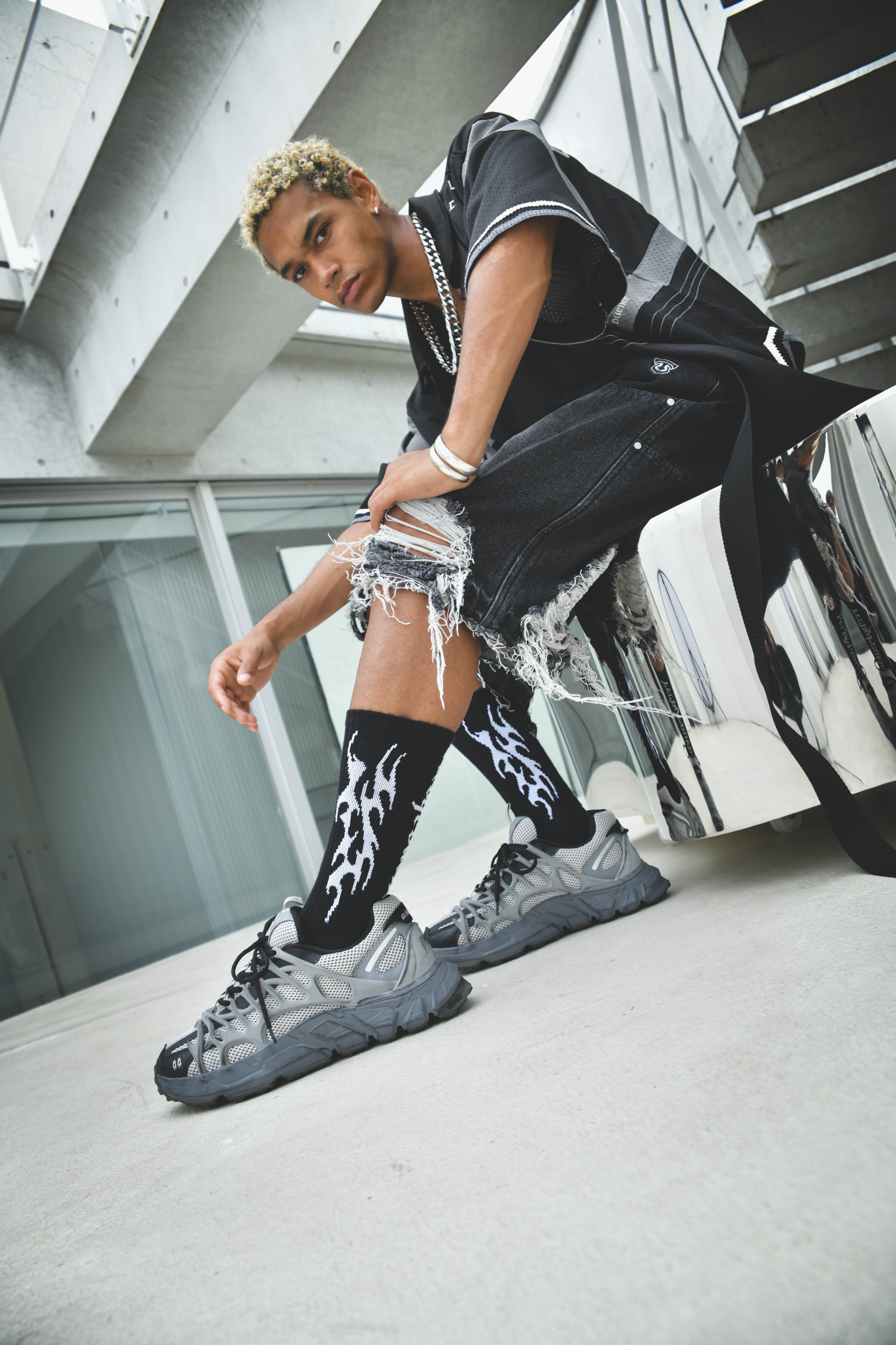 T.C.R TRIBAL FLAME SOCKS - BLACK/WHITE