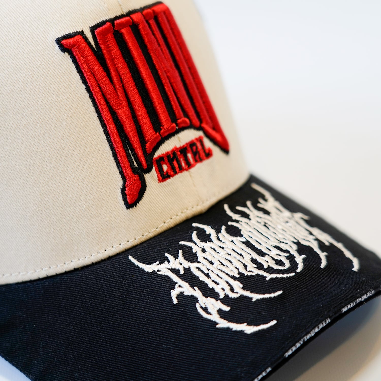 T.C.R MIND CNTRL 6PANEL  SNAP BACK MESH LOW CAP - BLACK / BEIGE