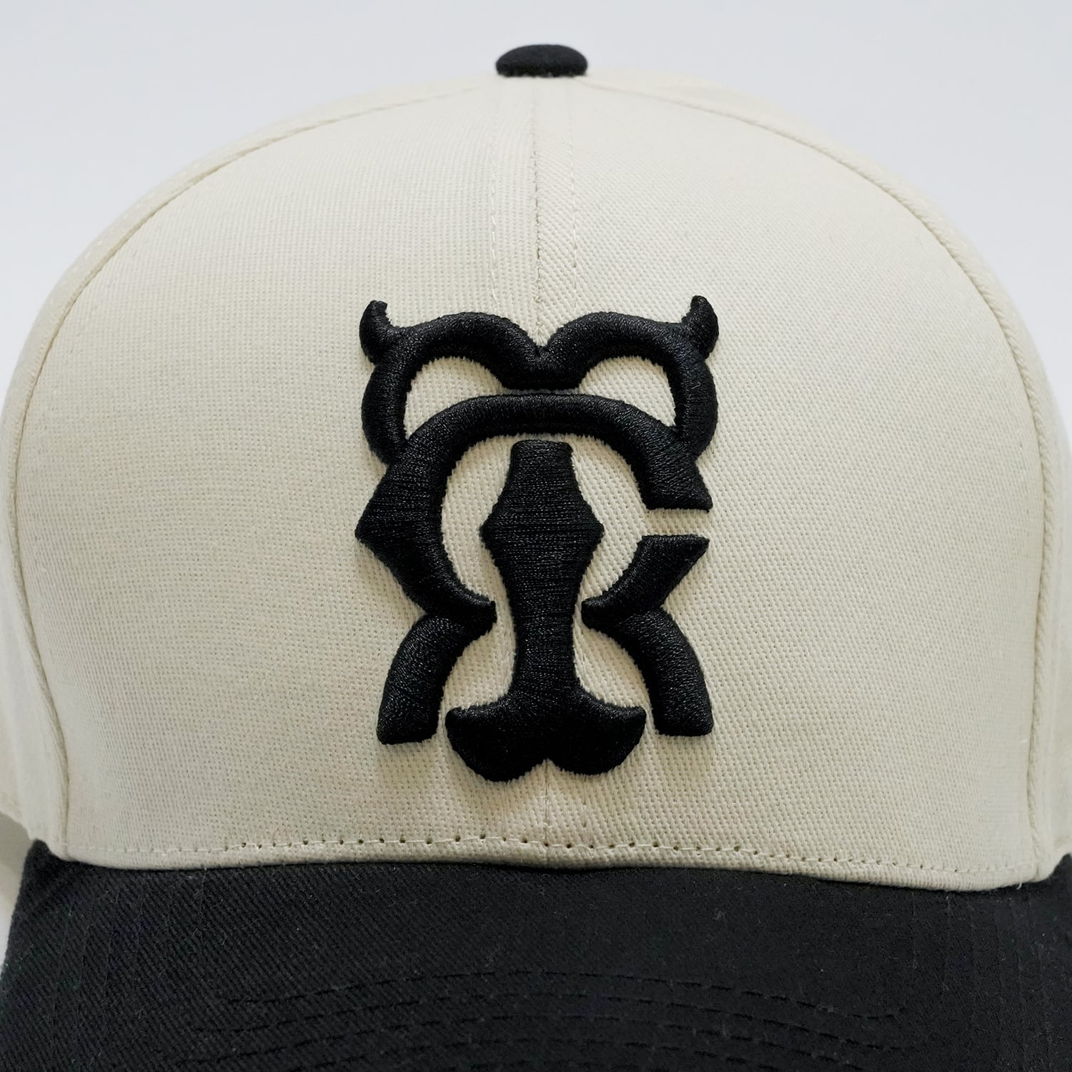 T.C.R MONOGRAM LOGO 6PANEL TRUCKER CAP - BEIGE / BLACK
