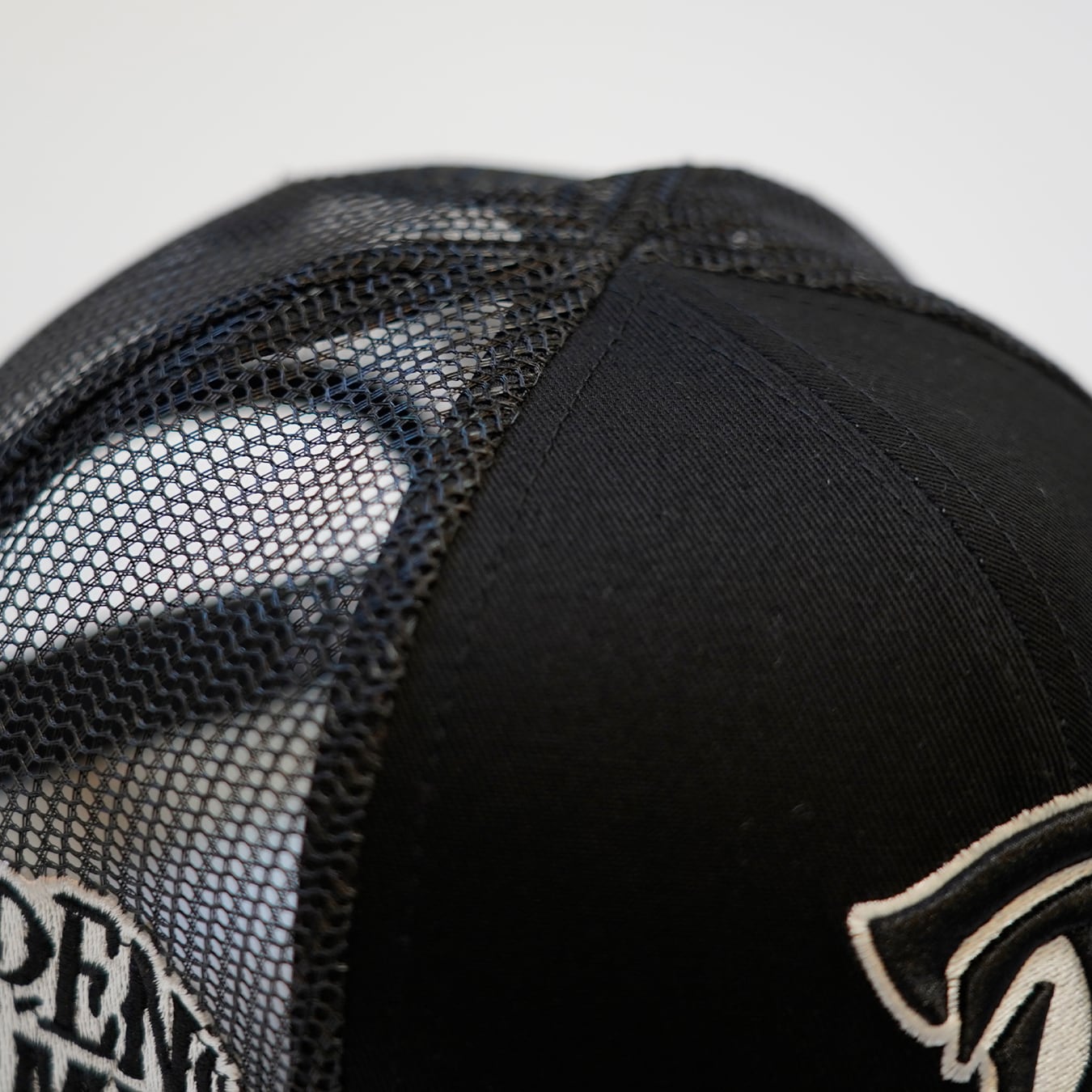 T.C.R FYM MONOGRAM LOGO 6PANEL MESH CAP - BLACK