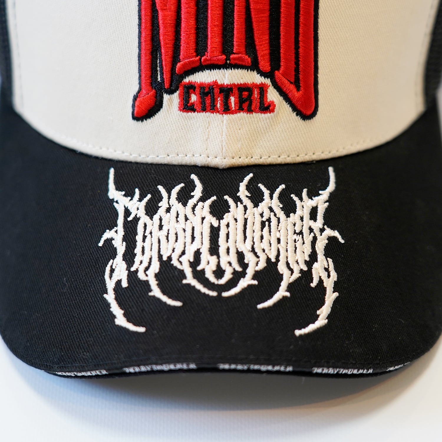 T.C.R MIND CNTRL 6PANEL  SNAP BACK MESH LOW CAP - BLACK / BEIGE