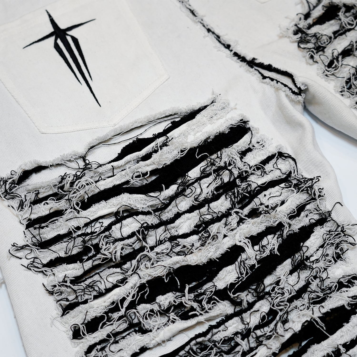 T.C.R DESTROYED CURVE LINE PANTS - WHITE