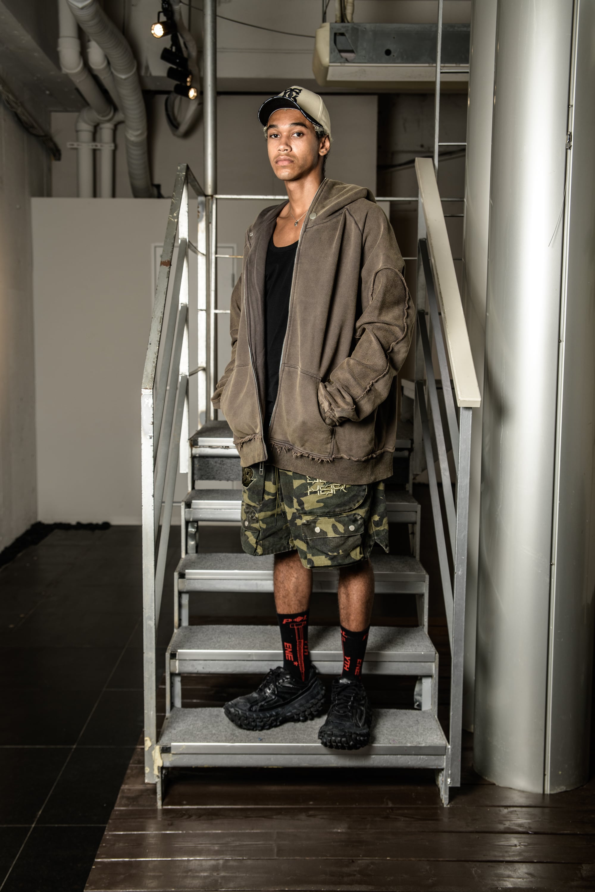T.C.R DISTRESSED WASHED FULL-ZIP  BAGGY HOODIE - KHAKI
