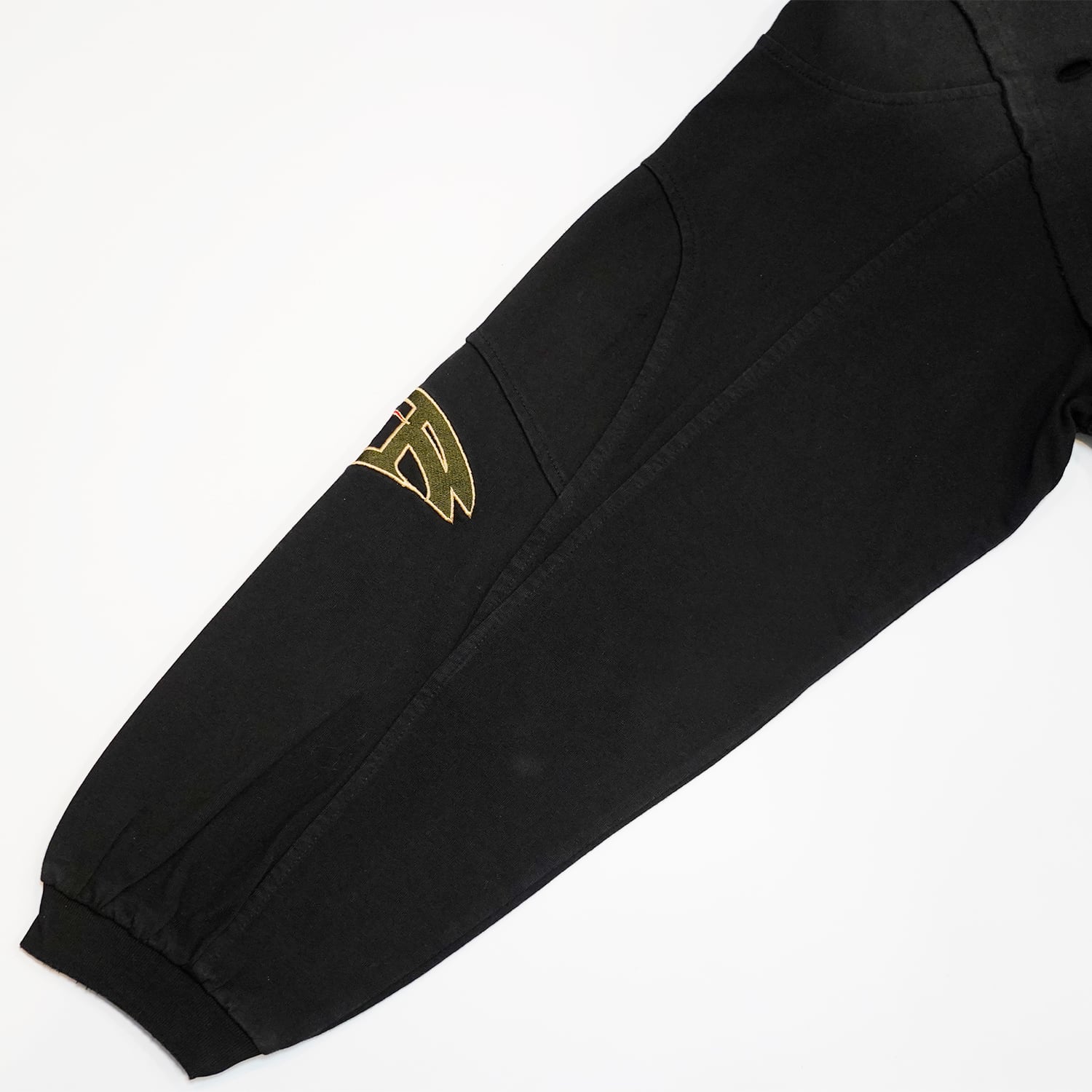 T.C.R REBEL HEART L/S TEE - BLACK