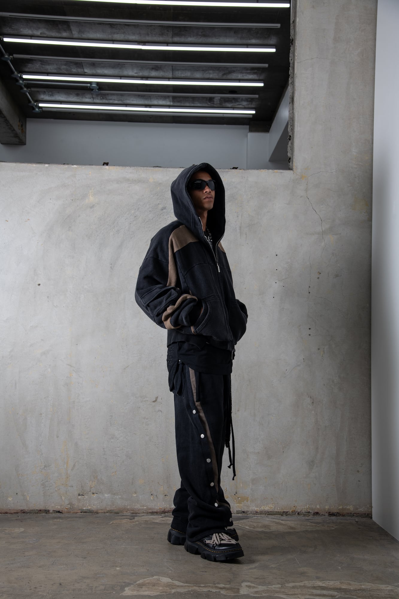 T.C.R DARK RIDER BAGGY SNAP JOGGER - BLACK