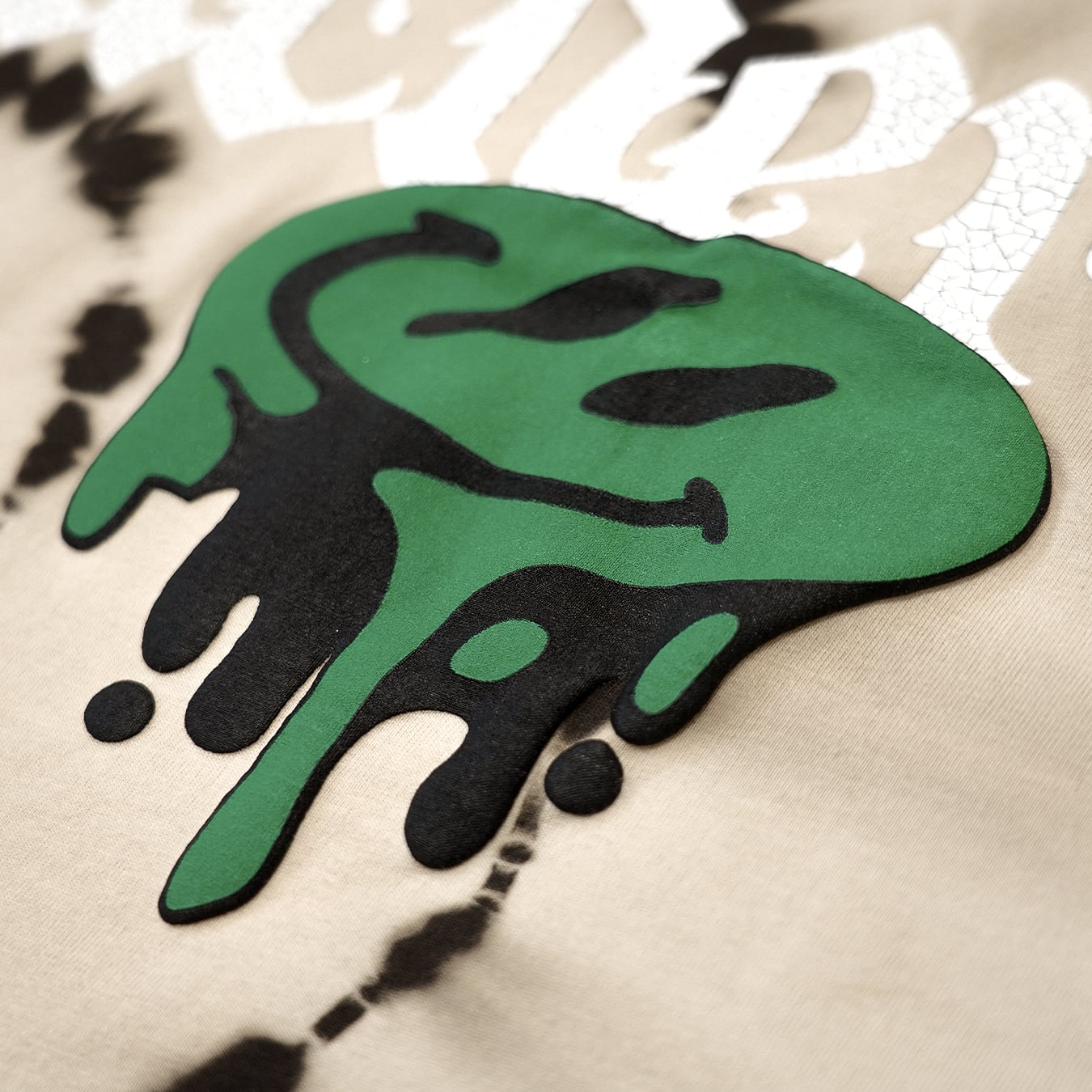 T.C.R DRIP SMILE TIE DYE S/S TEE - KHAKI