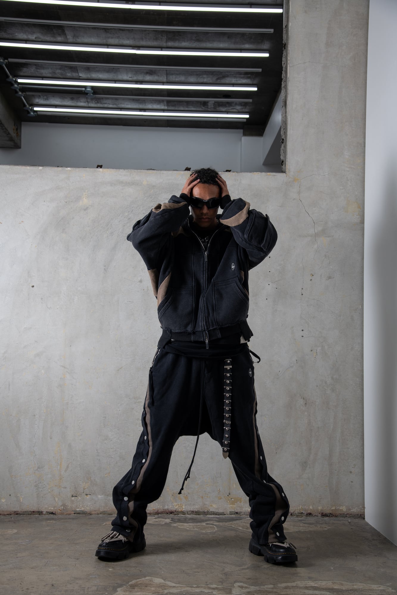 T.C.R DARK RIDER BAGGY SNAP JOGGER - BLACK