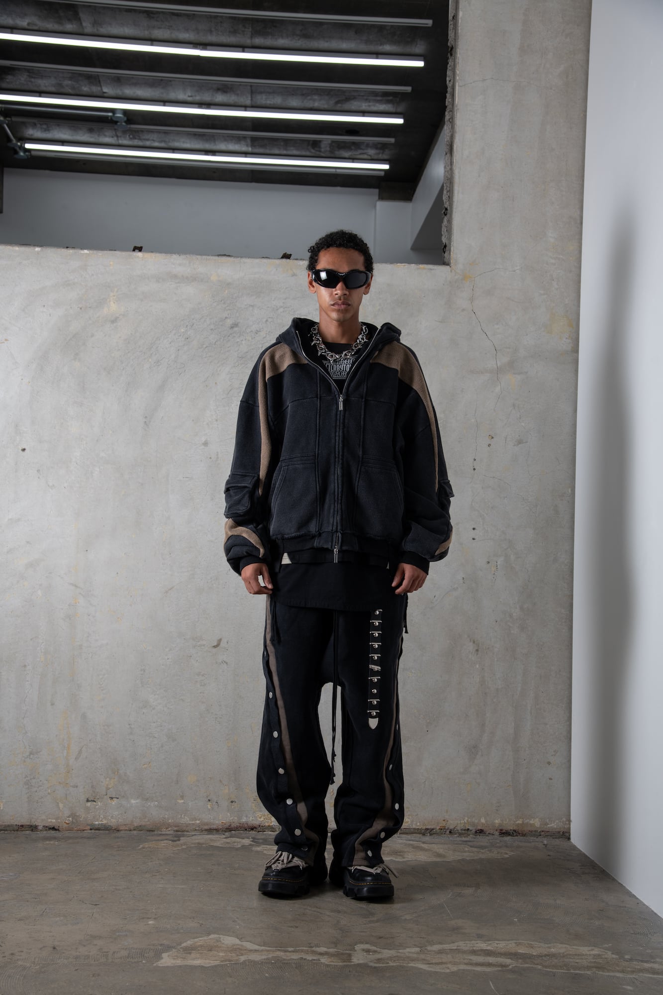 T.C.R ?DARK RIDER ZIP-UP HOODIE - BLACK