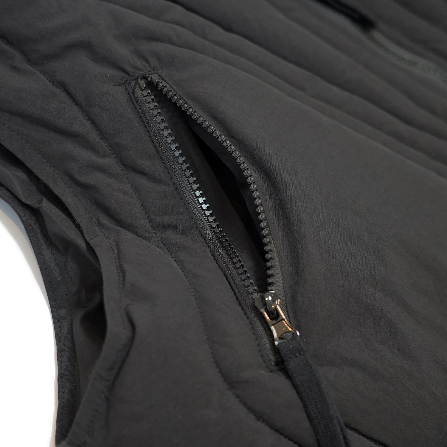 T.C.R GRID PUFFER VEST - BLACK