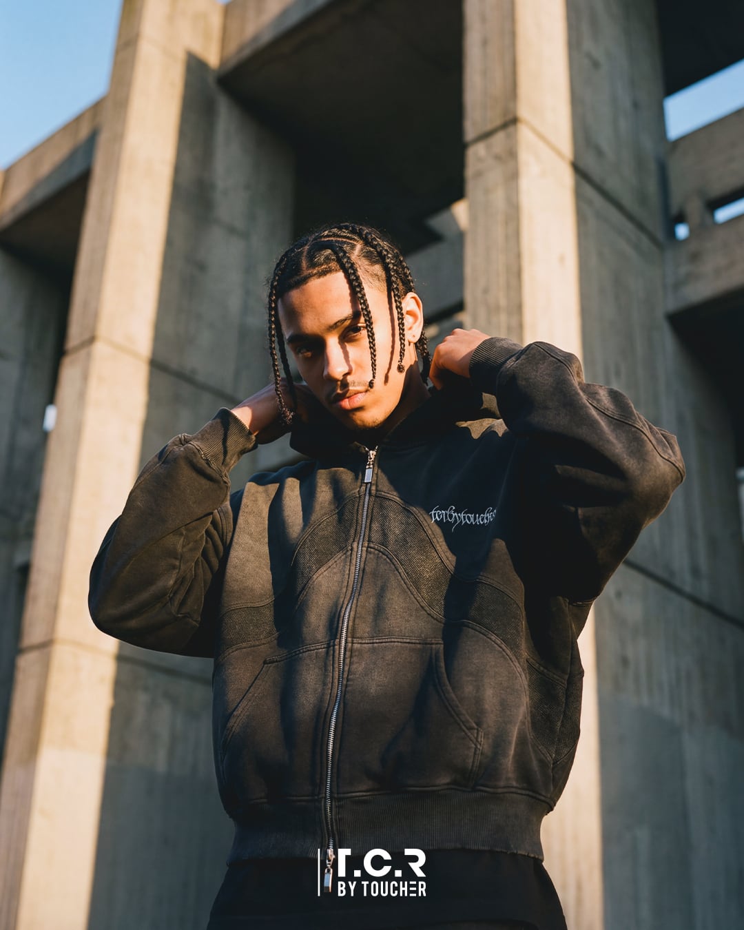 T.C.R DARK KNIGHT CROPPED ZIP HOODIE - BLACK