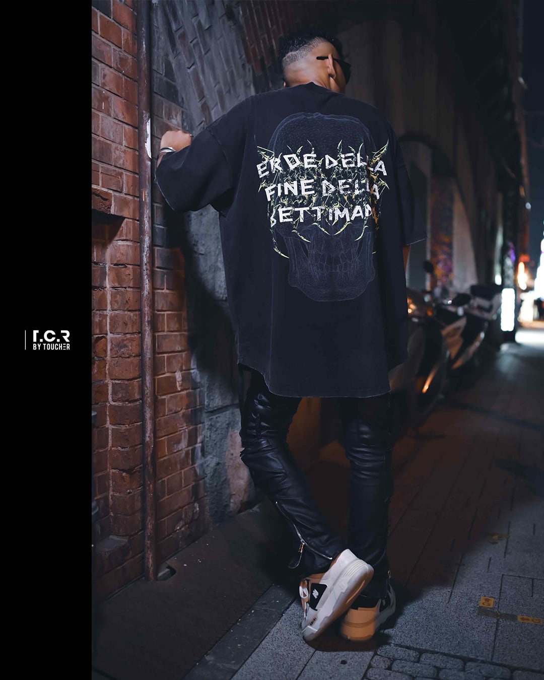 T.C.R WEEKEND HERO WASHED S/S TEE - BLACK