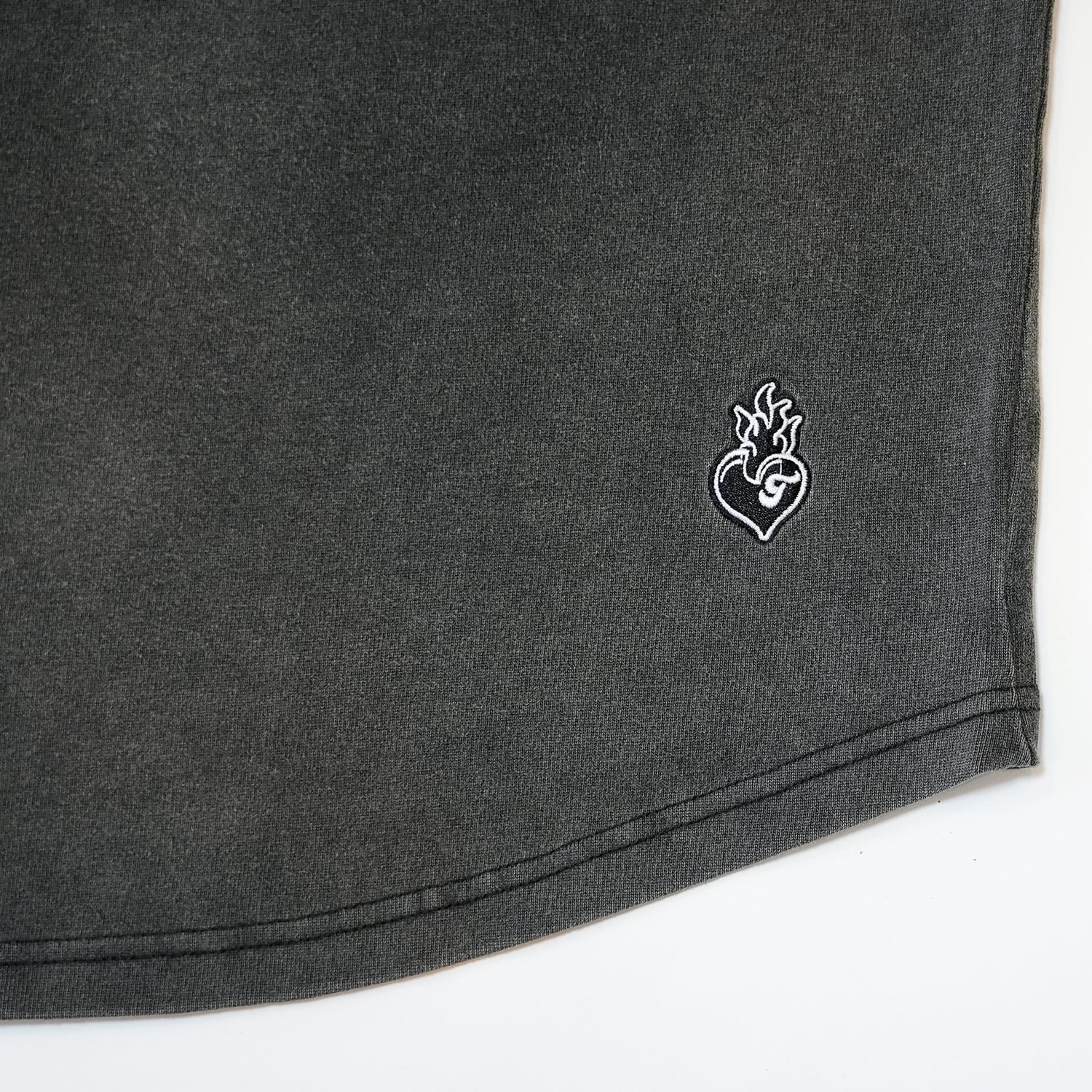 T.C.R JESUS RAVES  VINTAGE WASHED S/S TEE - BLACK