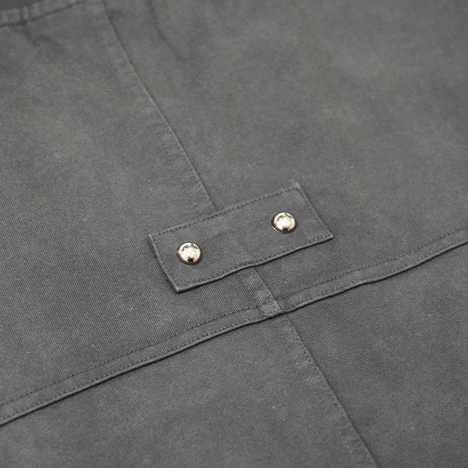 T.C.R LOGO DISTRESSED PANEL L/S TEE - BLACK
