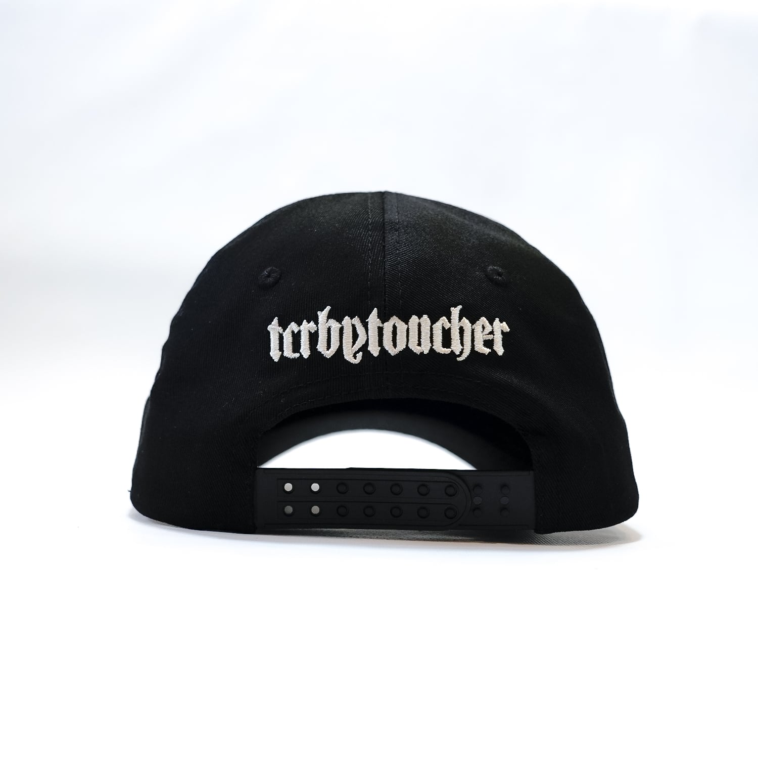 T.C.R METAL MONOGRAM LOGO 6PANEL CAP - BLACK