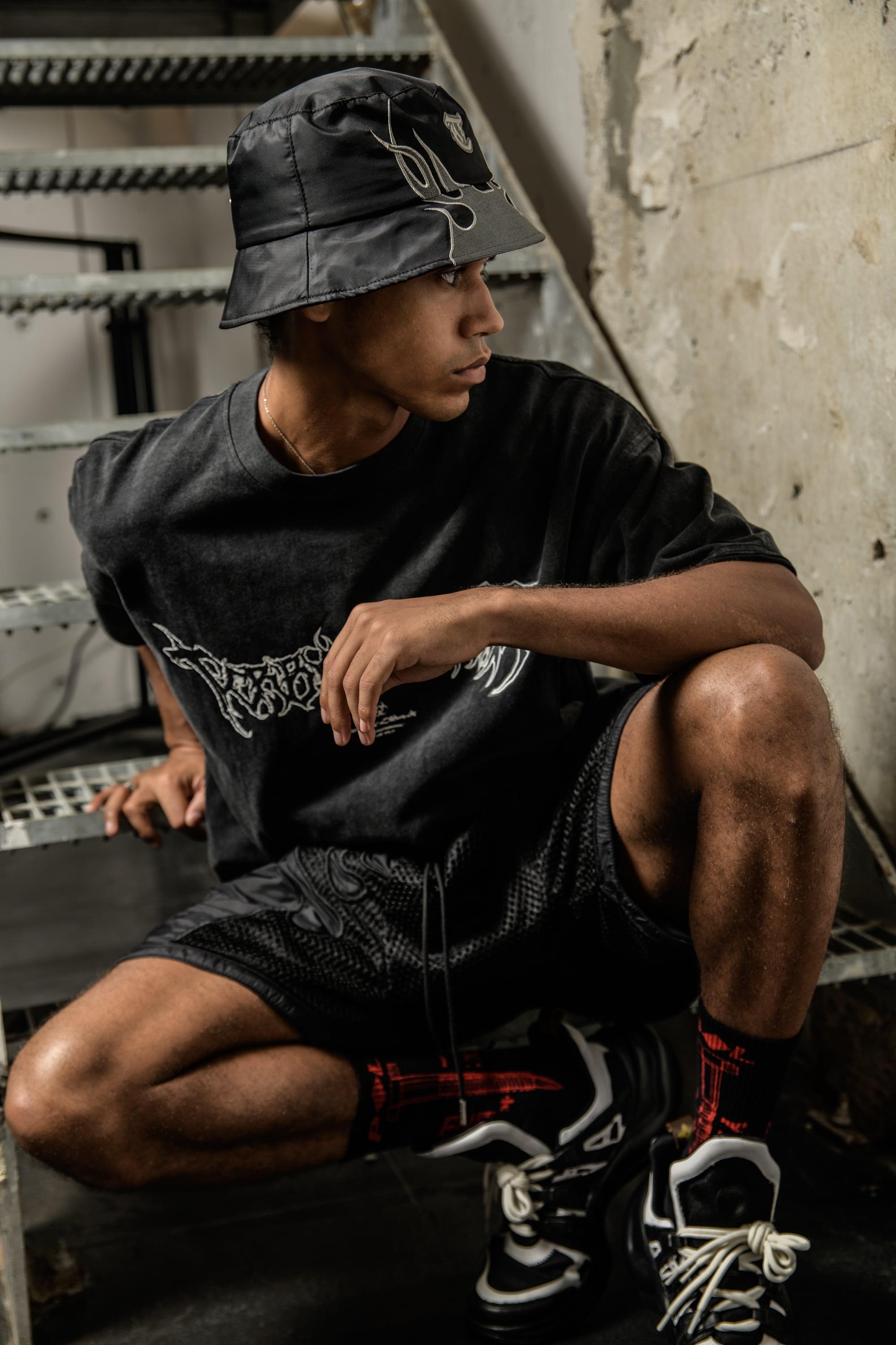 T.C.R FLAME NYLON BUCKET HAT - BLACK