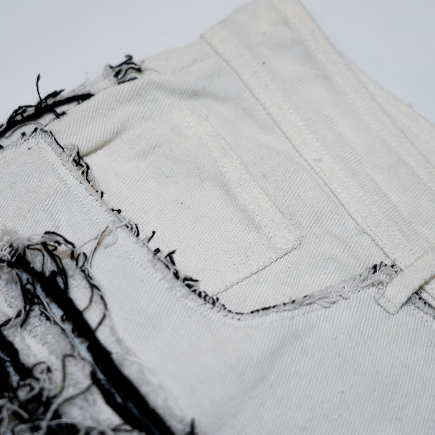 T.C.R DESTROYED CURVE LINE PANTS - WHITE