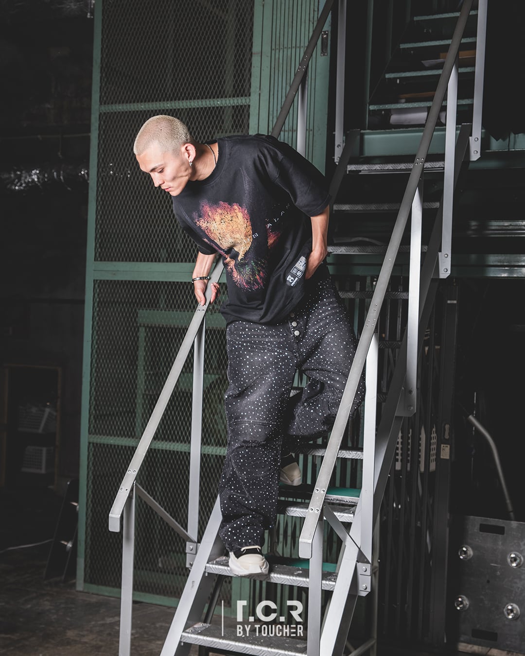 T.C.R RHINSTONE DAMAGE BAGGY DENIM PANTS - BLACK