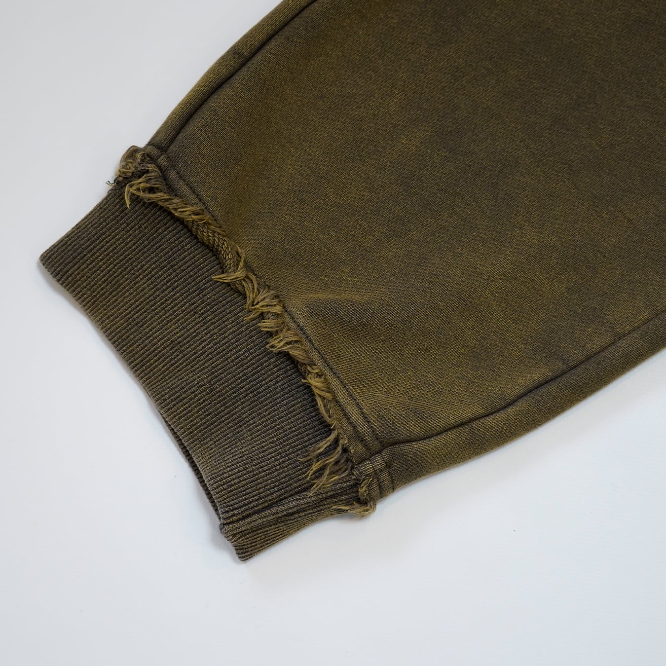 T.C.R DISTRESSED WASHED BAGGY SWEAT PANTS - KHAKI