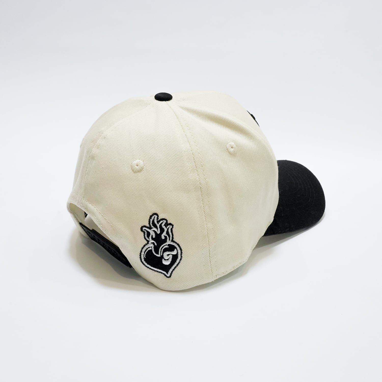 T.C.R MONOGRAM LOGO 6PANEL TRUCKER CAP - BEIGE / BLACK