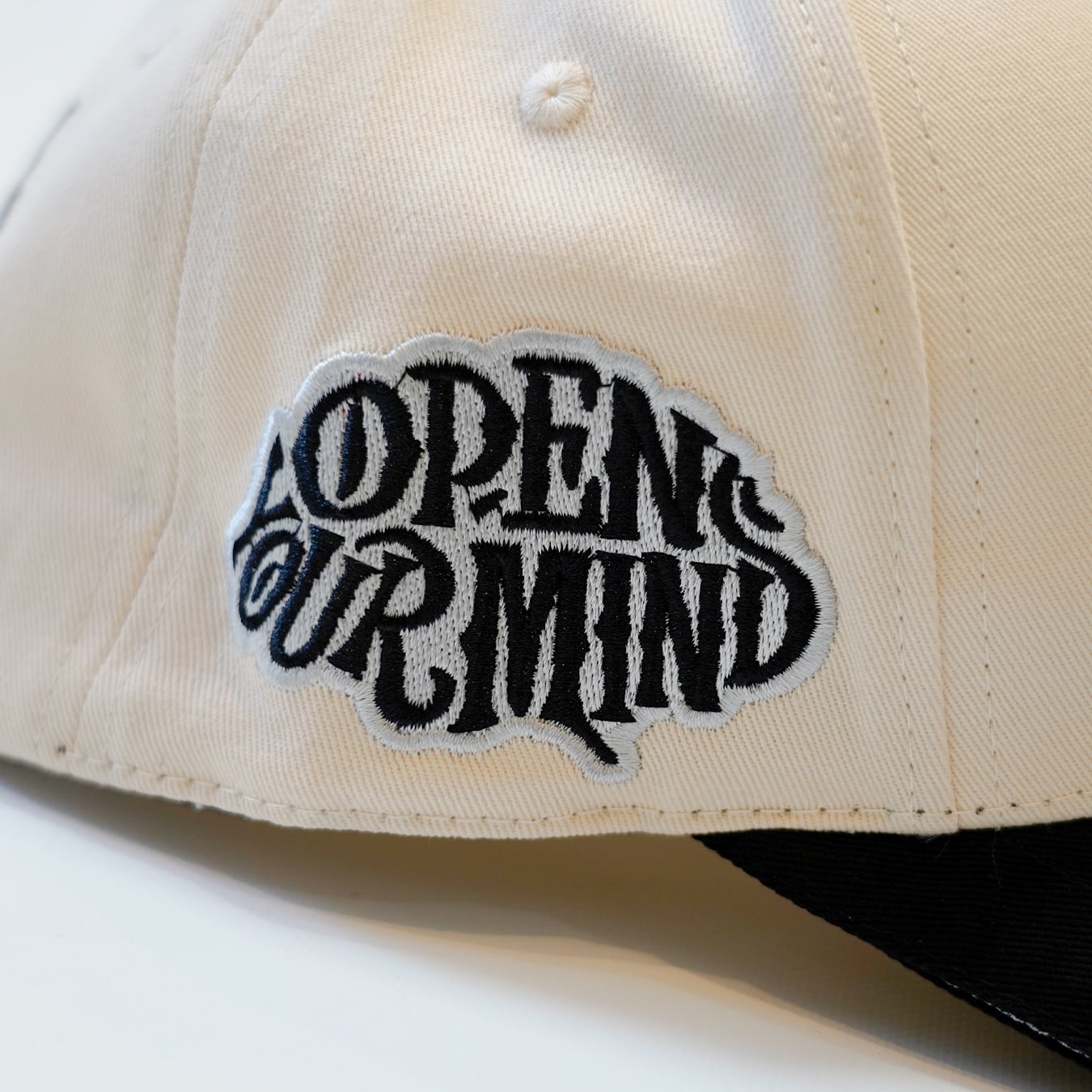 T.C.R FYM MONOGRAM LOGO 6PANEL CAP - BEIGE/BLACK