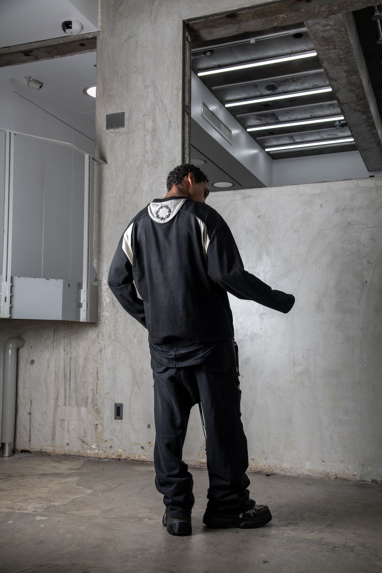 T.C.R DARK RIDER WASHED SPLICED L/S TEE - BLACK
