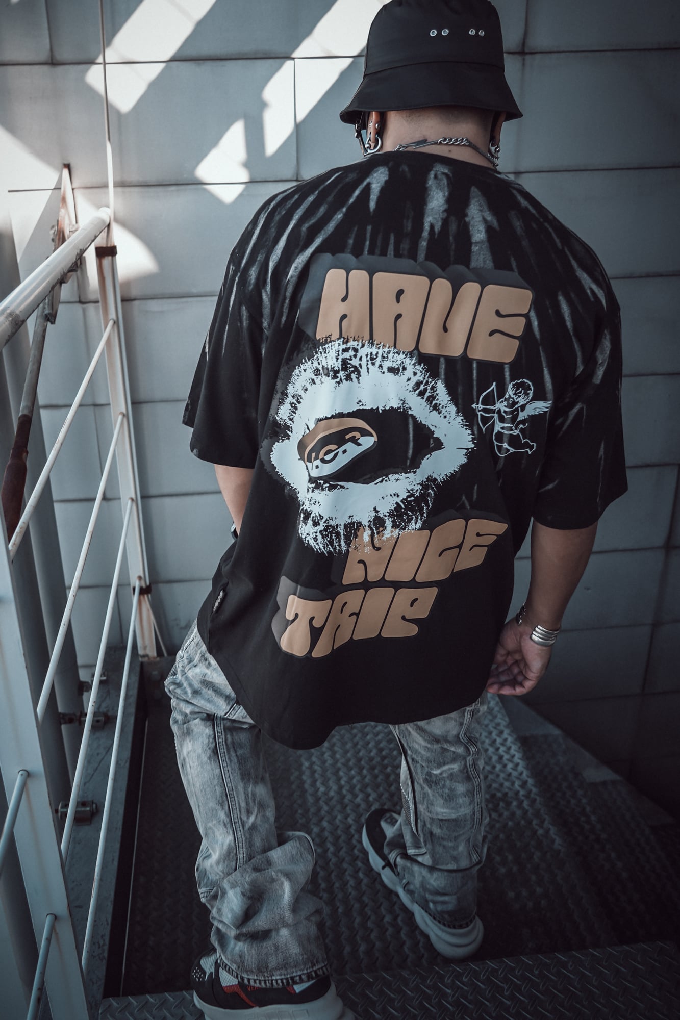 T.C.R DRIP SMILE TIE DYE S/S TEE - BLACK