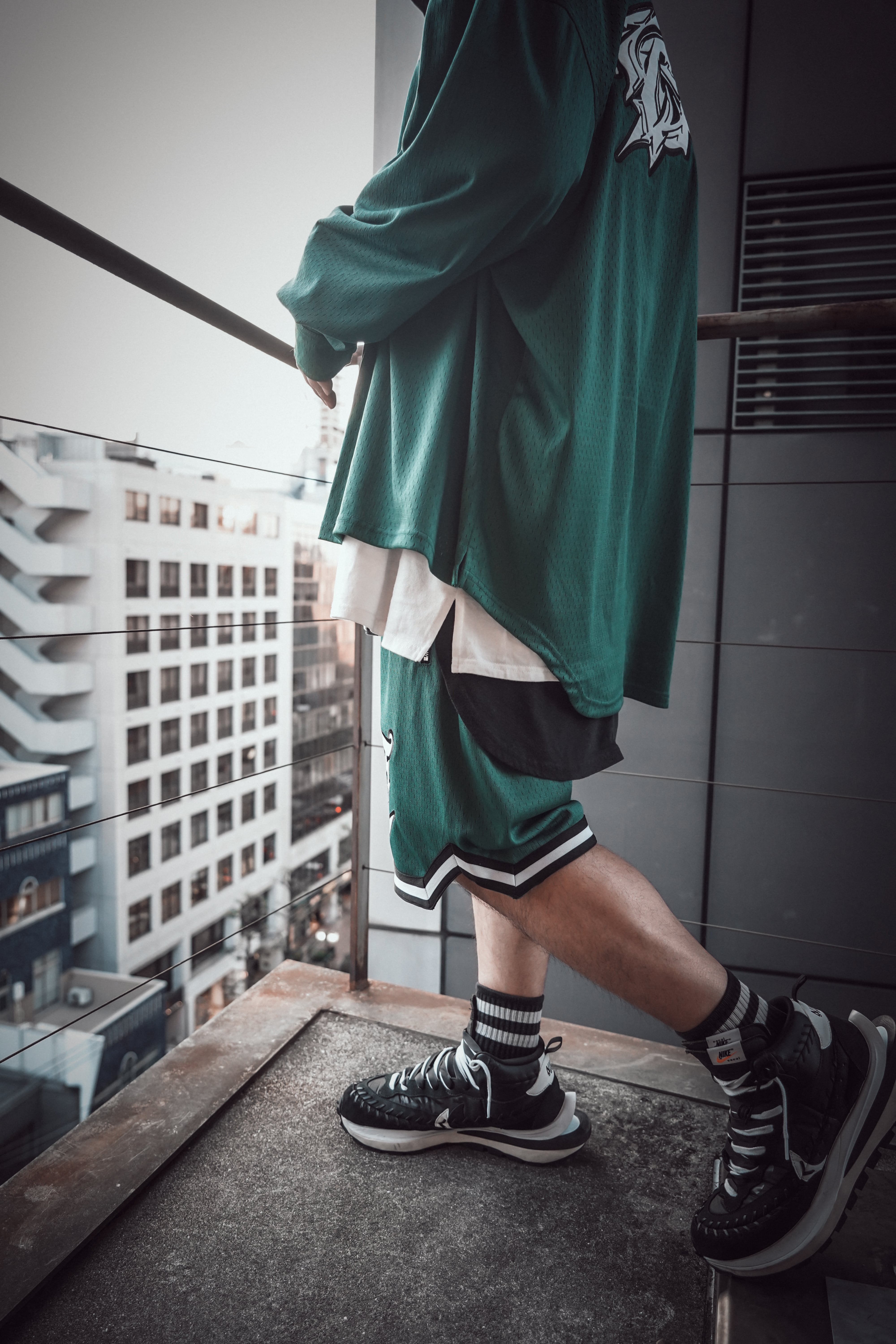 T.C.R LIGHTNING LOGO SARUEL BASKETBALL MESH SHORTS - GREEN