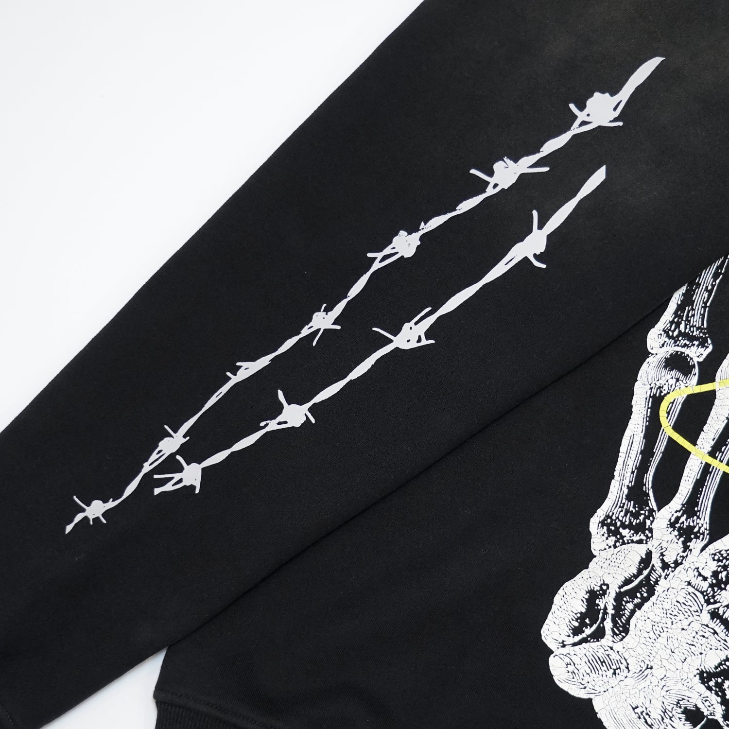 T.C.R IN MY HANDZ CREW NECK SWEAT SHIRT - BLACK