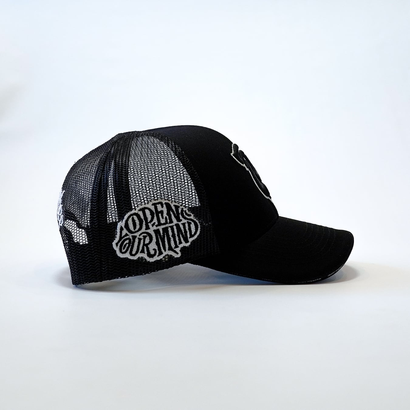 T.C.R FYM MONOGRAM LOGO 6PANEL MESH CAP - BLACK