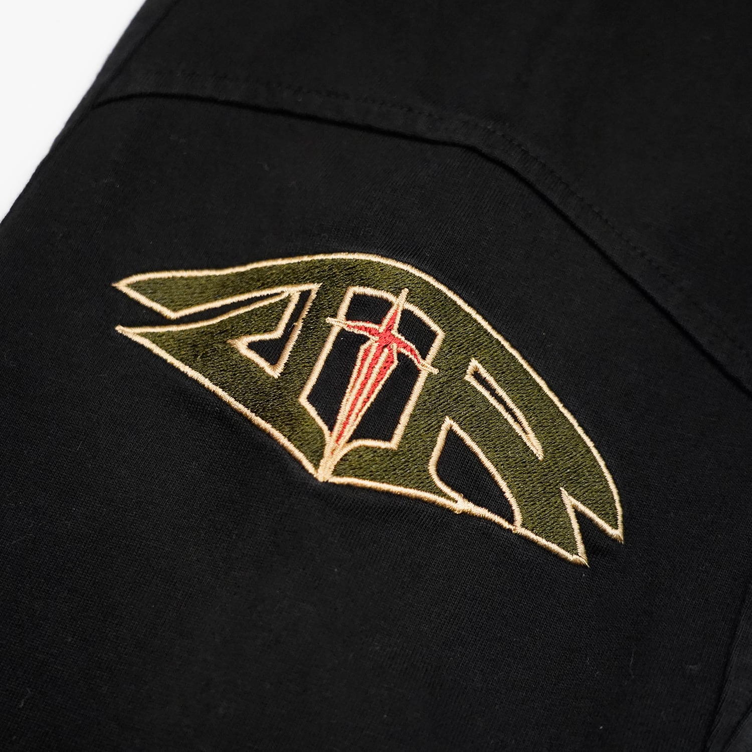 T.C.R REBEL HEART L/S TEE - BLACK