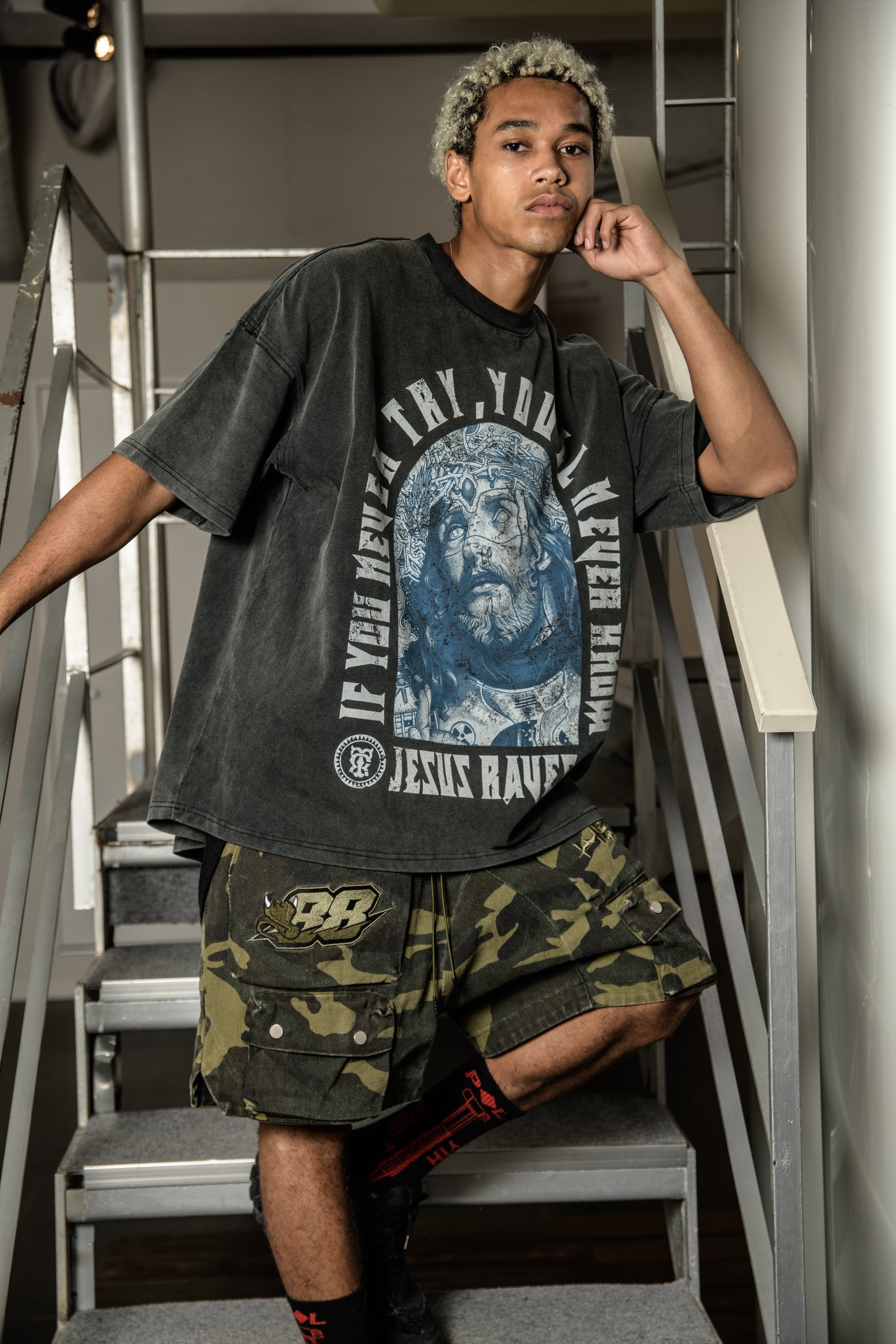 T.C.R JESUS RAVES  VINTAGE WASHED S/S TEE - BLACK