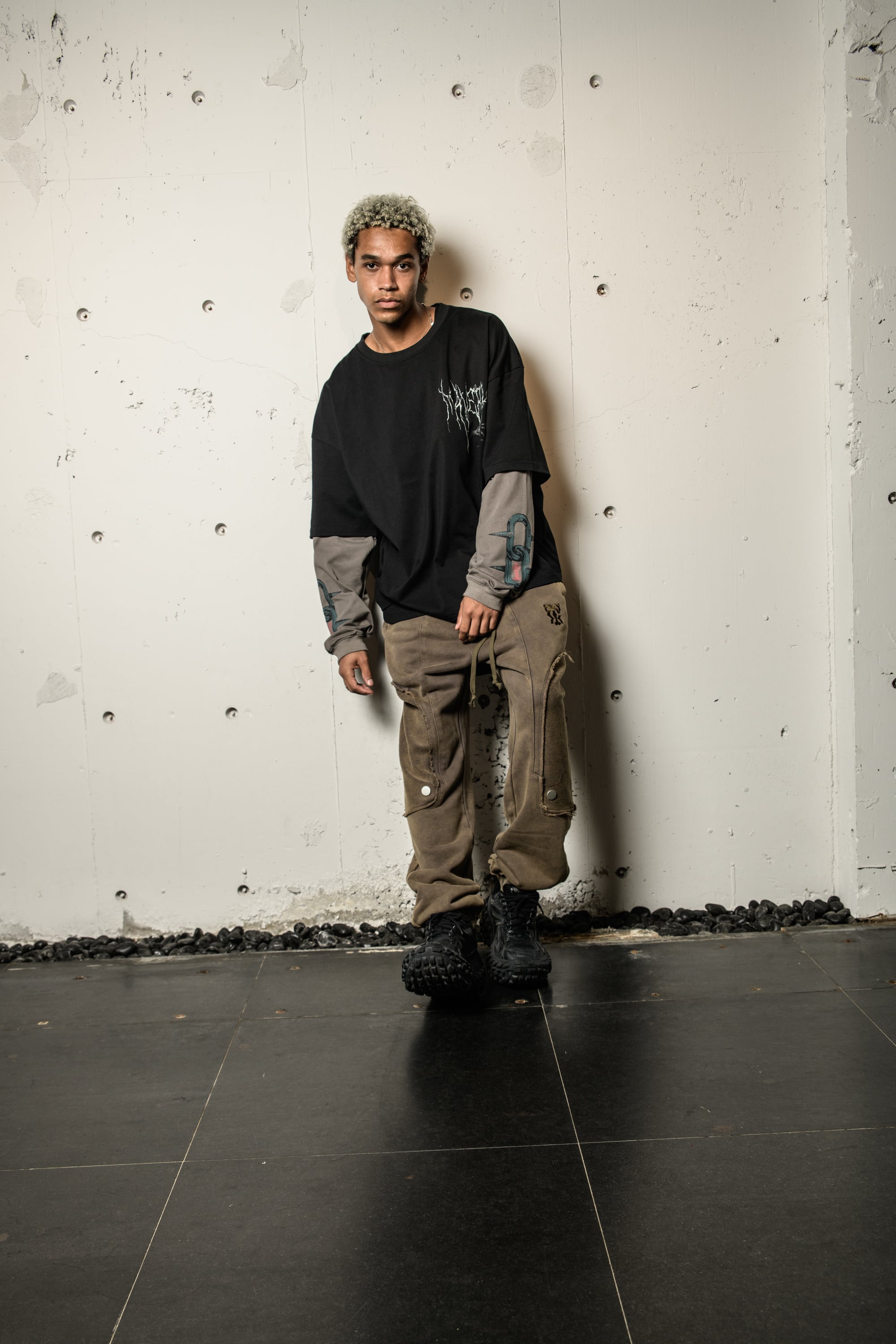 T.C.R DISTRESSED WASHED BAGGY SWEAT PANTS - KHAKI