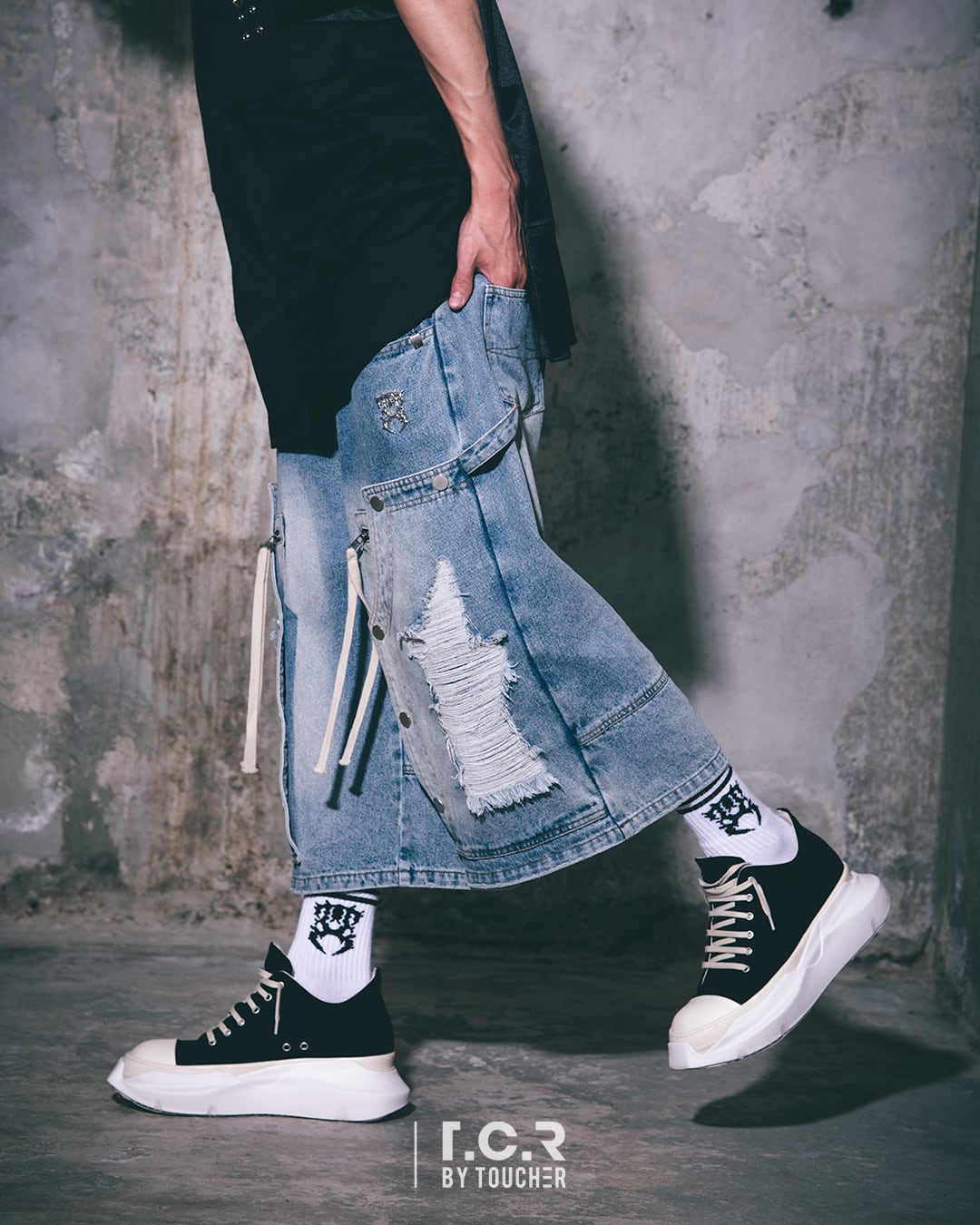 T.C.R DOUBLE KNEE DAMAGE SHORTS - BLUE