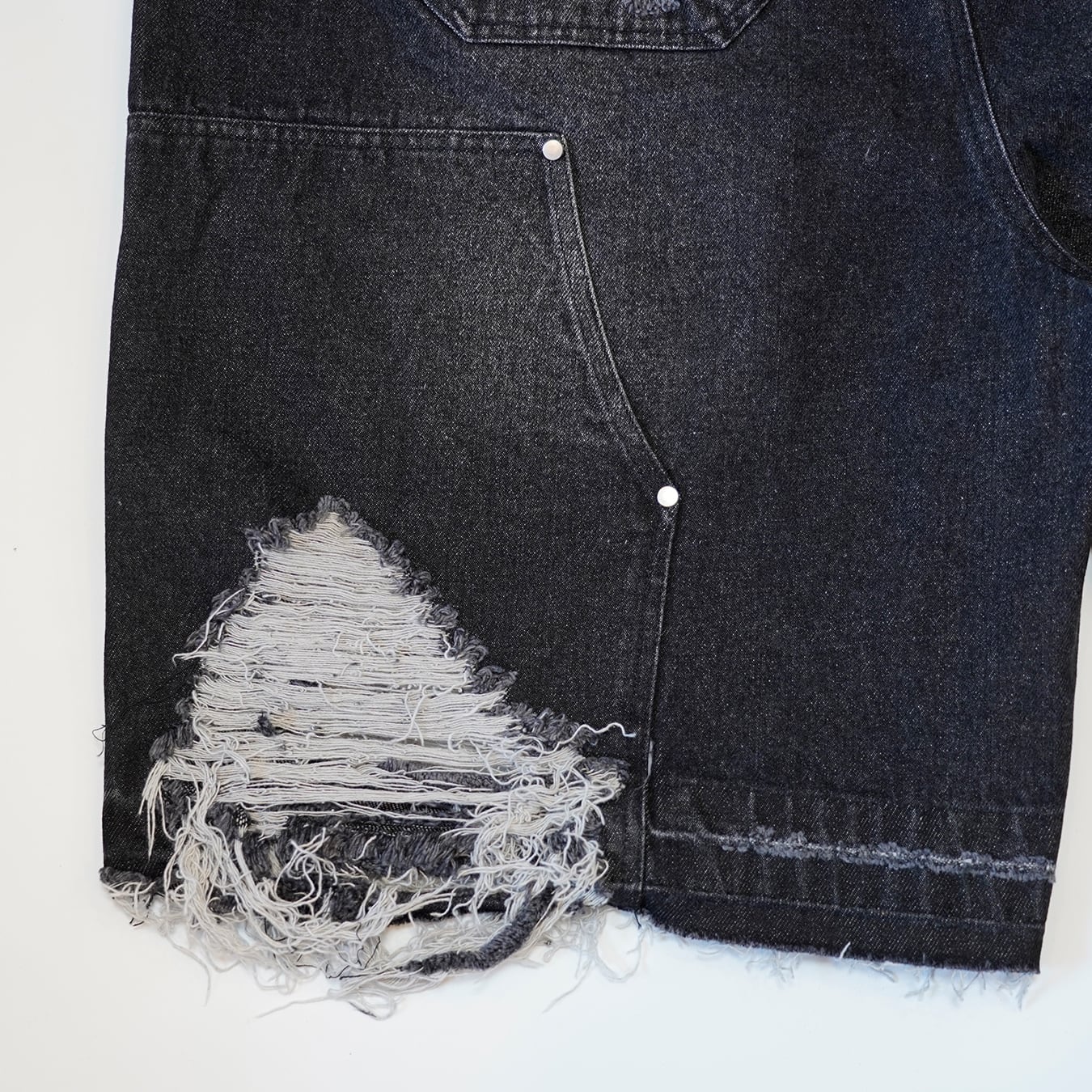 T.C.R DESTROYED PANEL DENIM SHORTS - BLACK