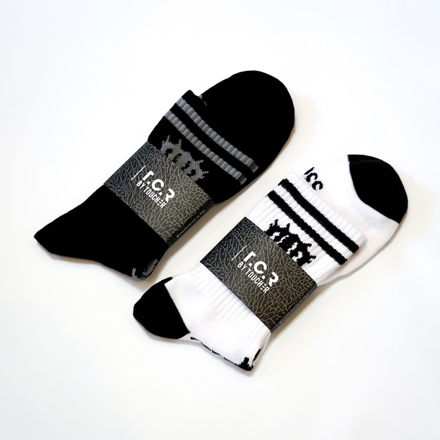 T.C.R METAL MONOGRAM LOGO SOCKS - BLACK