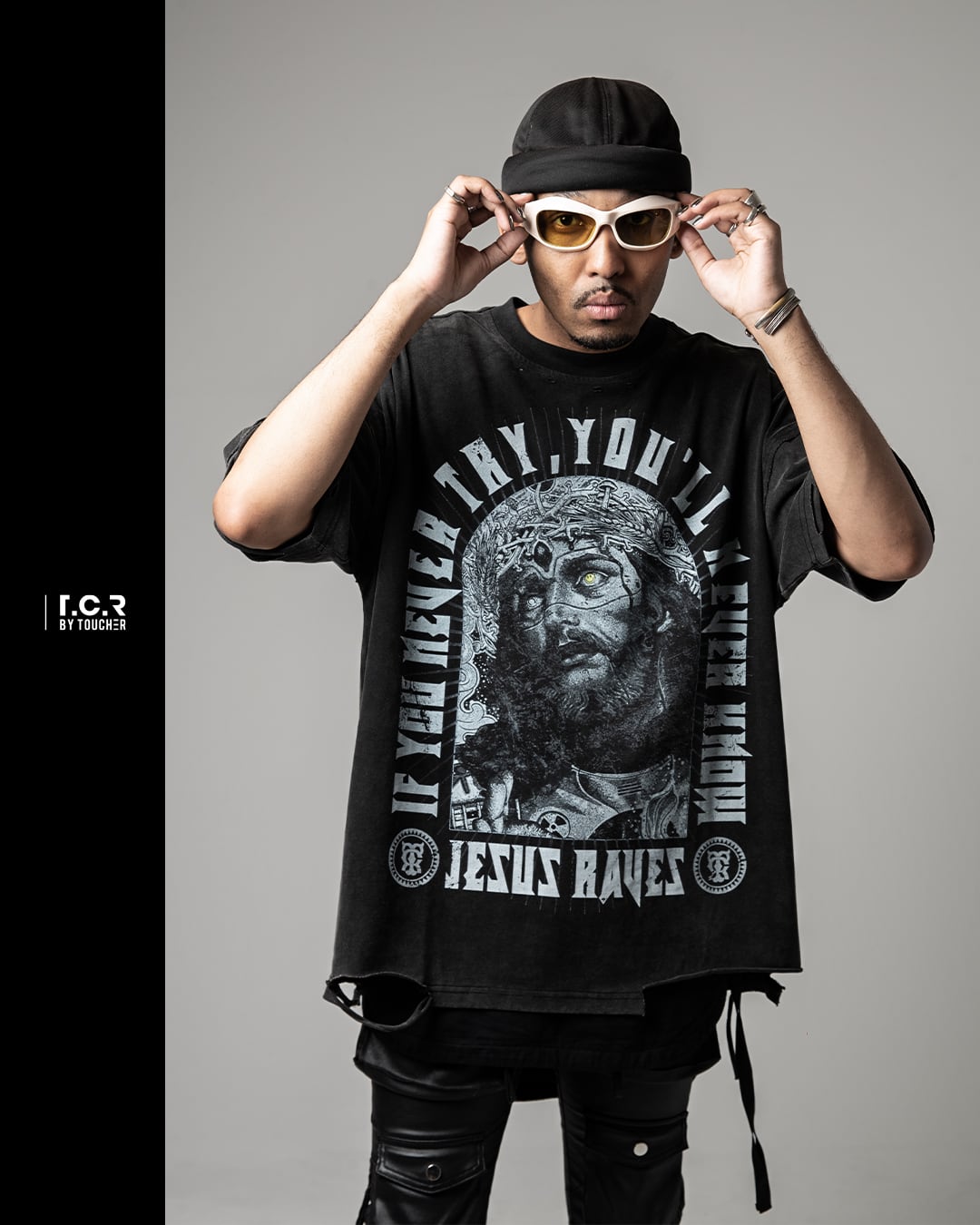 T.C.R JESUS RAVES  DISTRESSED S/S TEE - BLACK