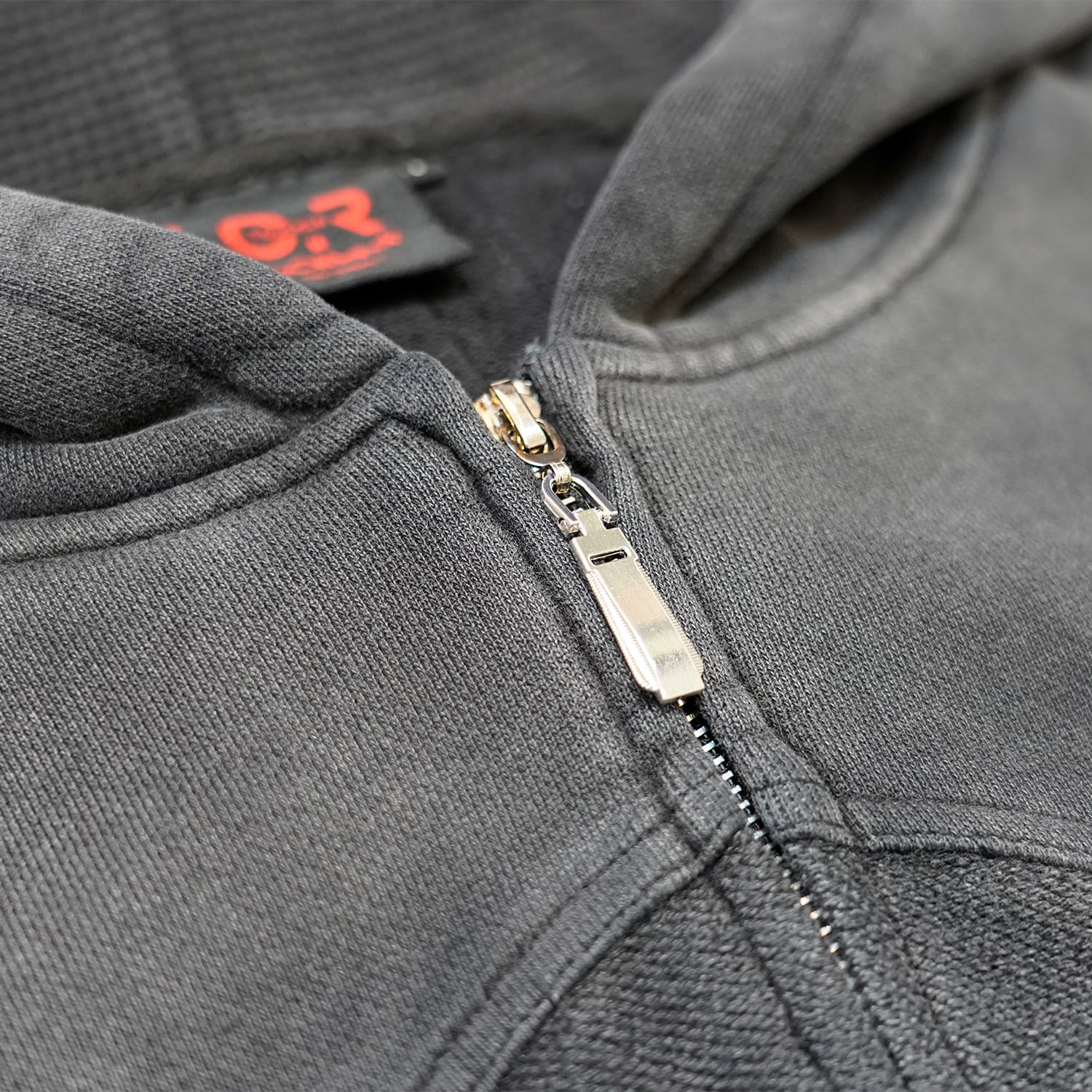 T.C.R DARK KNIGHT CROPPED ZIP HOODIE - BLACK