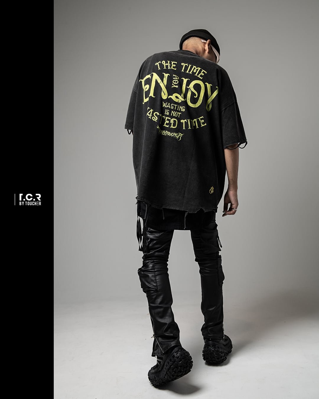 T.C.R JESUS RAVES  DISTRESSED S/S TEE - BLACK
