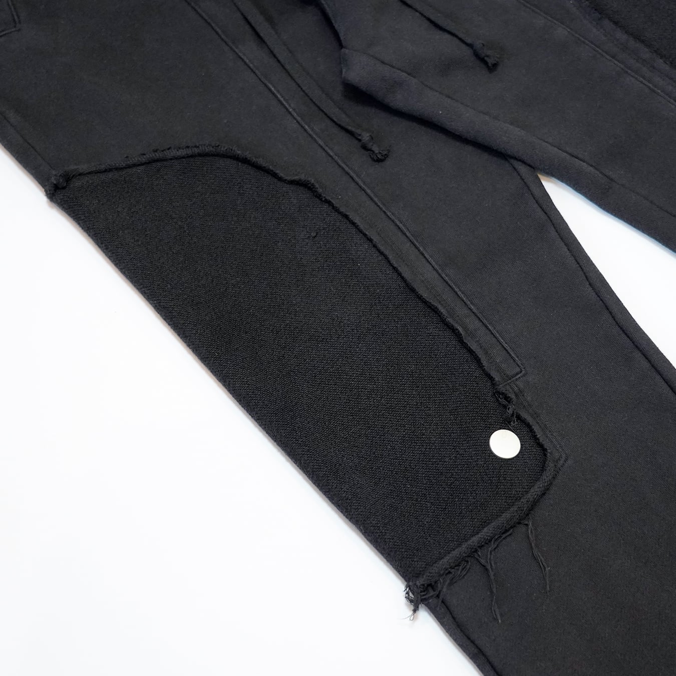 T.C.R DISTRESSED WASHED BAGGY SWEAT PANTS - BLACK